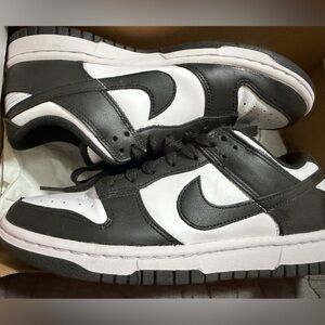 NIKE DUNK LOW pandas  size 7